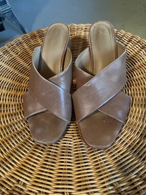 Nisolo Tan Leather Crisscross Mule Slides